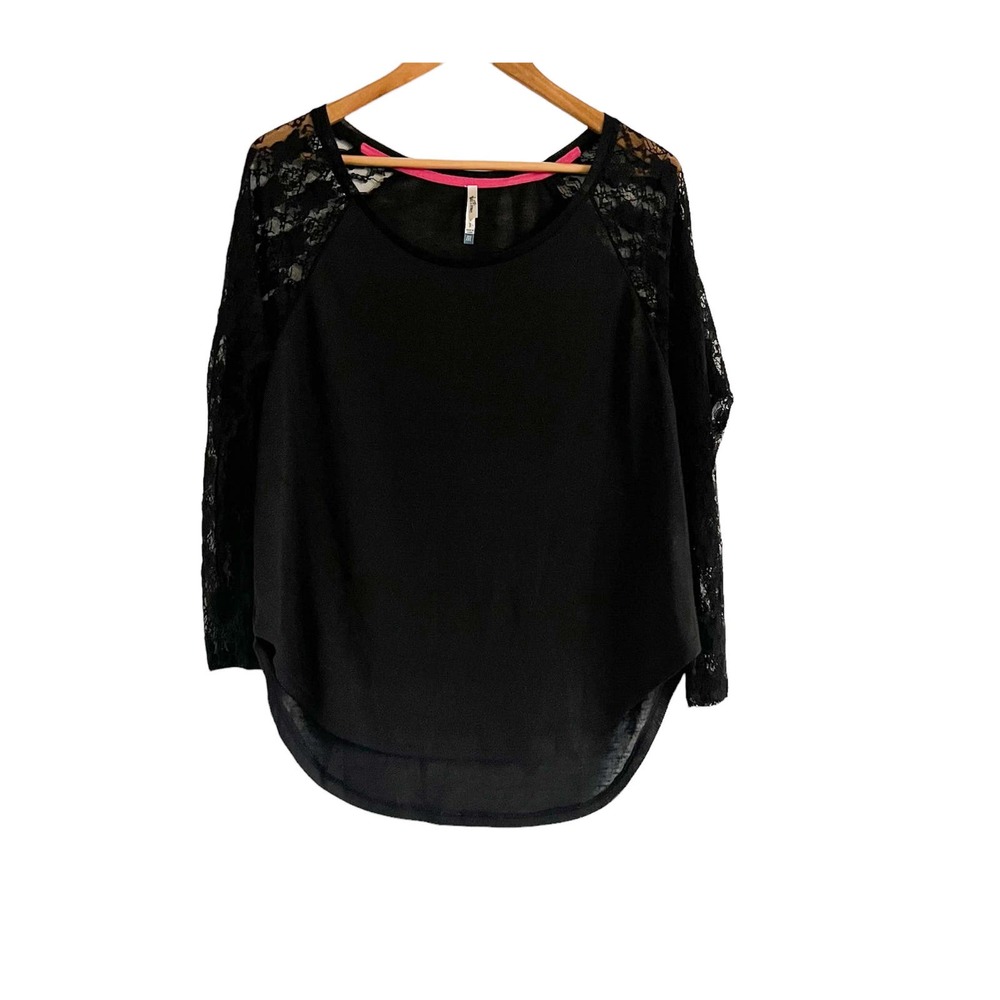 Wildflower black lace sleeve top, m